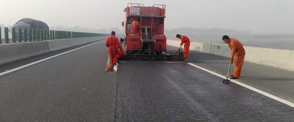 Asphalt Paver for Highway Bump Repair