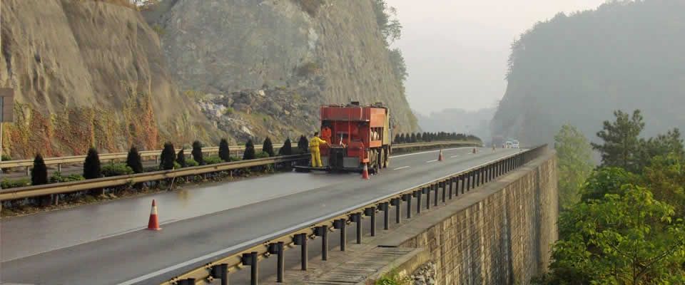 Slurry Paver for Pavement Overlay Micro-Surfacing Treatment