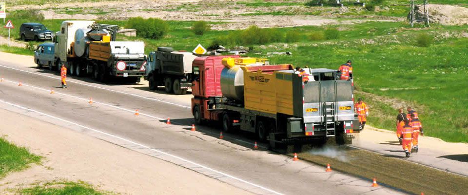 Chip Spreader for Pavement Chip Seal (with Fibered Asphalt Emulsion Binder)