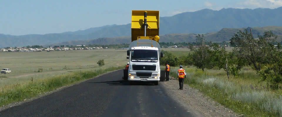 Chip Spreader for Pavement Chip Seal (with Fibered Asphalt Emulsion Binder)