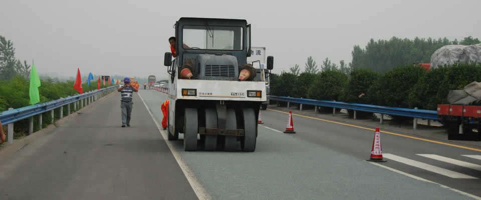 Chip Spreader for Preventive Pavement Maintenance